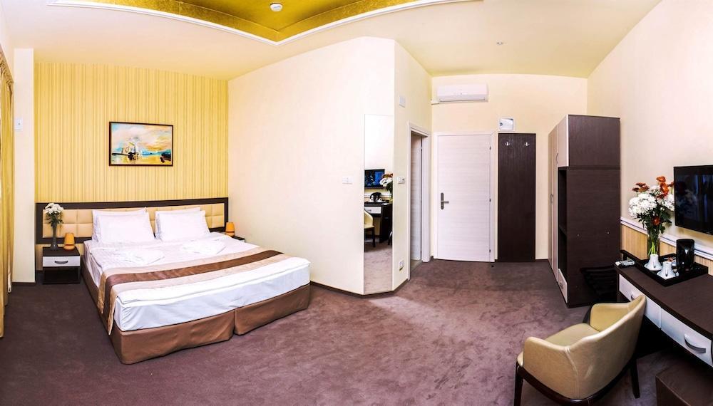 Best Western Plus Briston 奥托佩尼 外观 照片