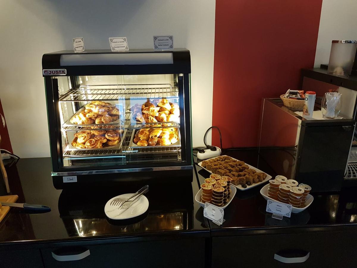 Best Western Plus Briston 奥托佩尼 外观 照片