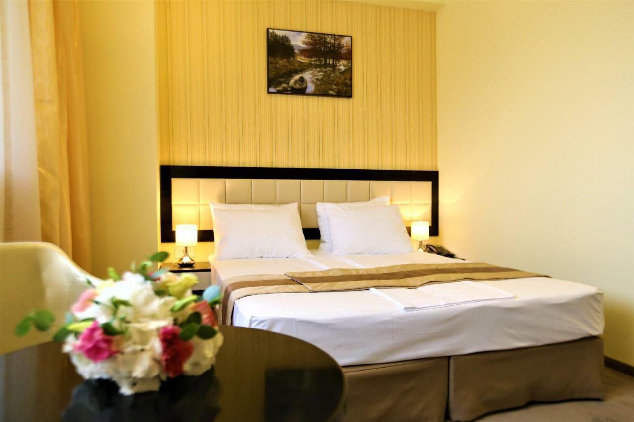 Best Western Plus Briston 奥托佩尼 外观 照片