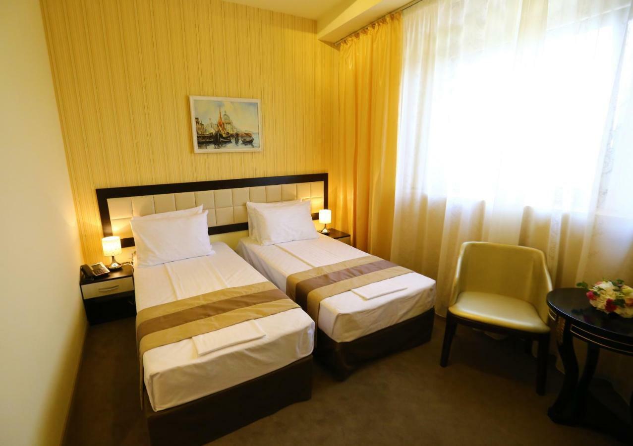 Best Western Plus Briston 奥托佩尼 客房 照片