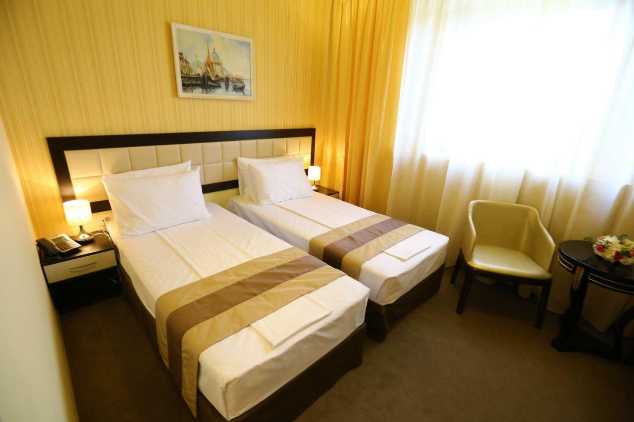 Best Western Plus Briston 奥托佩尼 客房 照片